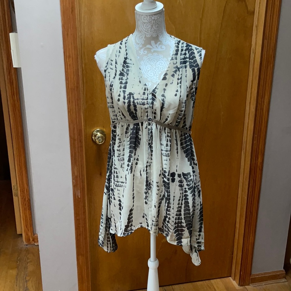 NWT Converse One Star sheer tie dye tunic. Size M